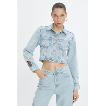 Jacheta crop de denim cu decupaje