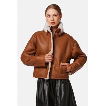 Jacheta crop din blana shearling cu guler inalt