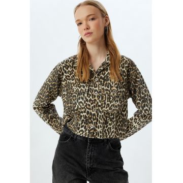 Jacheta crop cu animal print