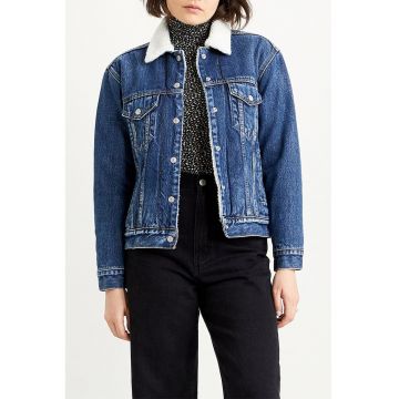 Jacheta trucker de denim cu blana sherpa si buzunare pe piept